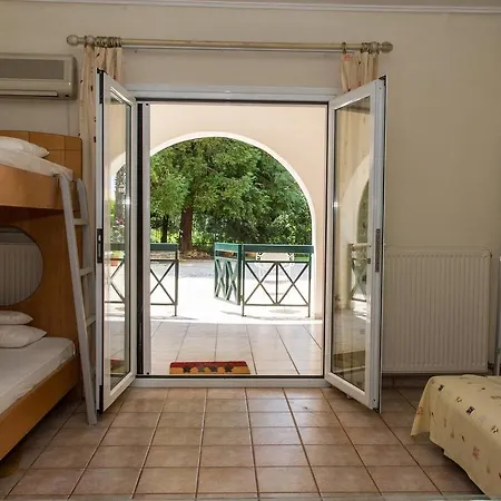 Enjoy The Garden Next To The Beach *