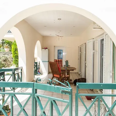아파트 Enjoy The Garden Next To The Beach West Mani
