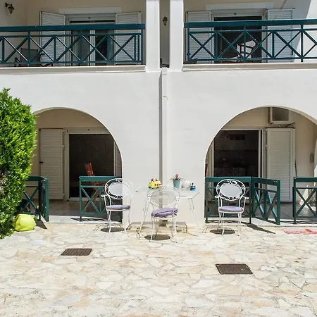 Apartment Enjoy The Garden Next To The Beach West Mani