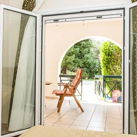 Enjoy The Garden Next To The Beach Apartment